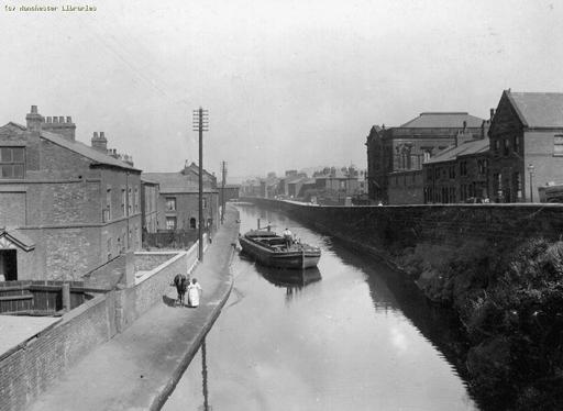 RUNCORN CANAL BANK HALTON ROAD APPROX 1900